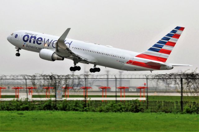 BOEING 767-300 (N343AN) - 22-L Departure