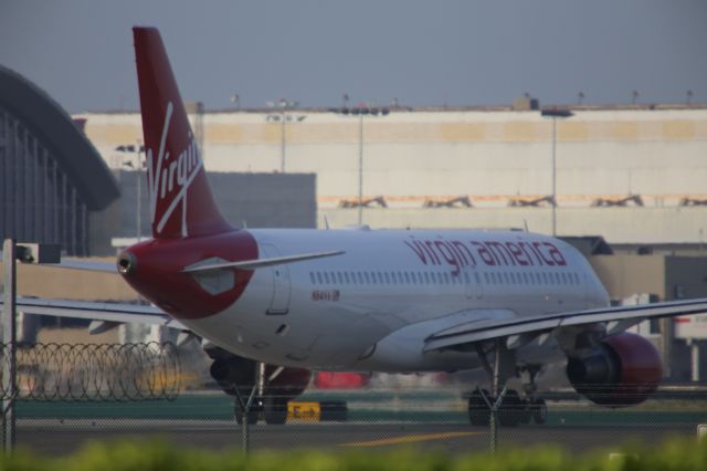 Airbus A320 (N841VA)