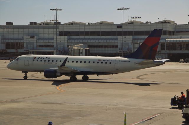 Embraer 175 (N606CZ) - 6/28/18 taxiing in to T2, LAX