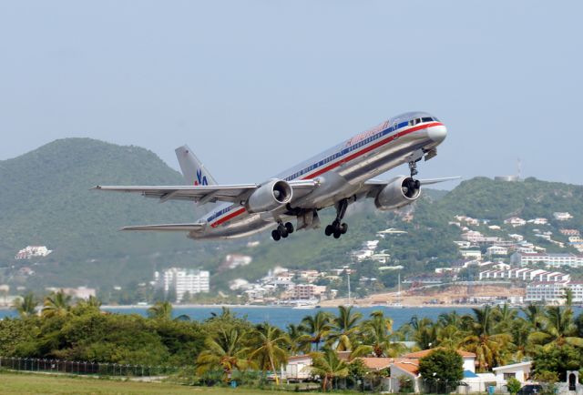 Boeing 757-200 (N680AN)