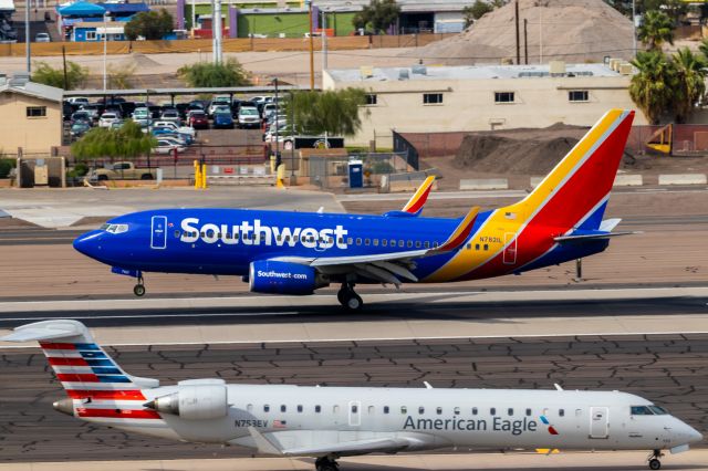 Boeing 737-700 (N7821L) - Southwest Airlines 737-700 landing at PHX on 9/10/22. Taken with a Canon 850D and Tamron 150-600mm G2 lens.