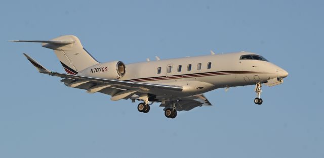 Canadair Challenger 350 (N707QS)