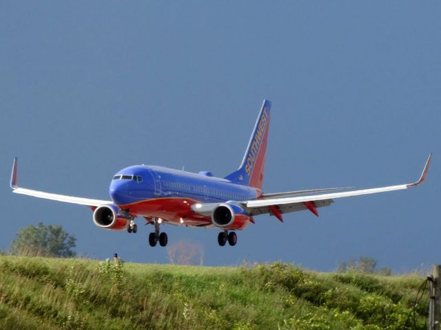 Boeing 737-700 (N254WN)