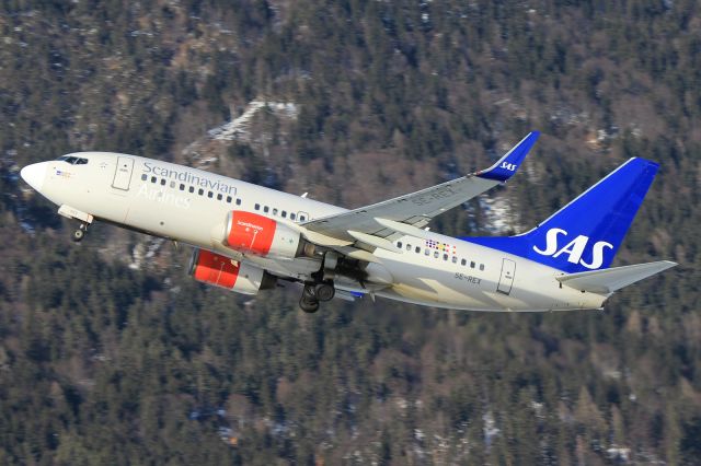 Boeing 737-700 (SE-REX)