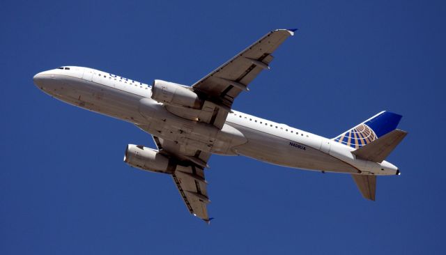 Airbus A320 (N408UA) - Departure  UA # 377 to KDEN (DIA) 06-15-2015