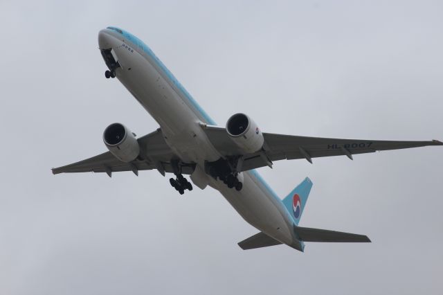 Boeing 777-200 — - Flight to Seoul SK on a cloudy day.  