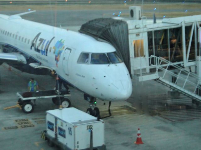 Embraer ERJ-190 (PR-AZG)