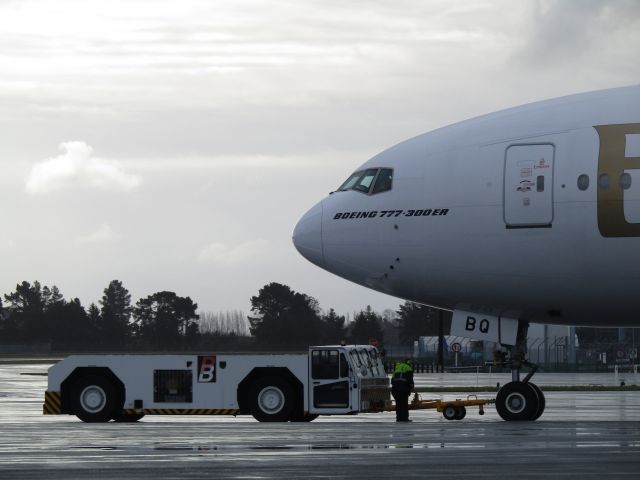 BOEING 777-300ER (A6-EBQ)