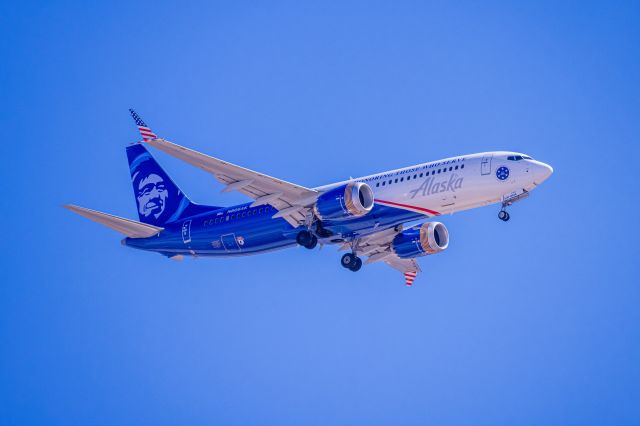 Boeing 737 MAX 8 (N806AK) - 2024SEP28 Alaska Airlines Captain and former Blue Angels pilot Larry Packer final flight after 20 years of flying with Alaska.