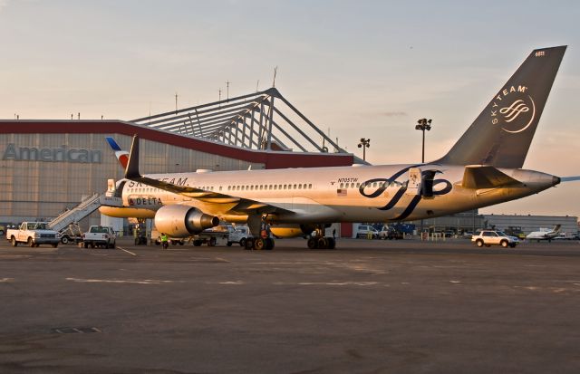 Boeing 757-200 (N705TW) - Delta Skyteam Special Livery