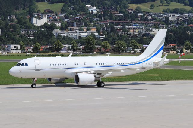 Airbus A320 (M-YBUS)