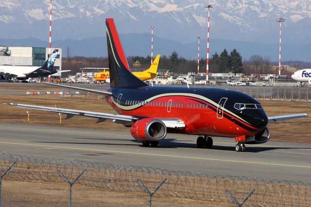 Boeing 737-700 (LY-KDT)