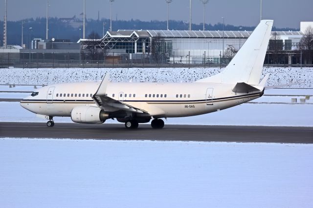 Boeing 737-700 (A6-DAS)