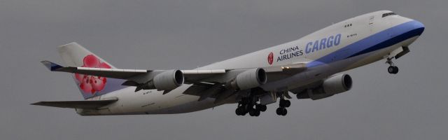 Boeing 747-400 (B-18715)