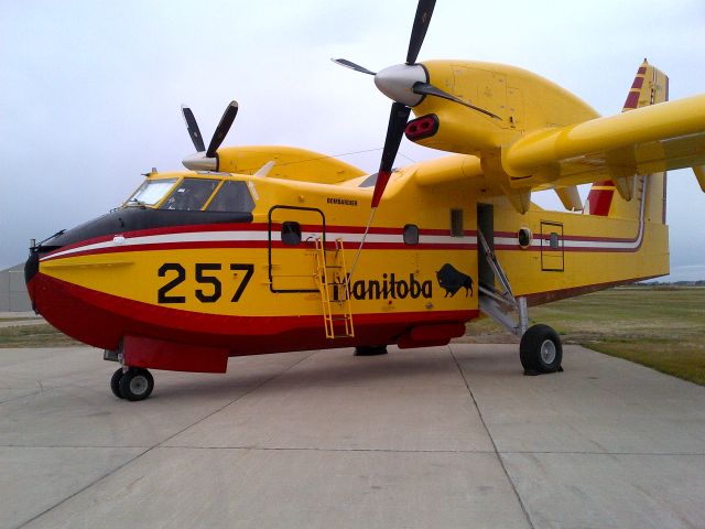 Canadair CL-415 SuperScooper (C-GMFY) - Canadair CL-415 SuperScooper (C-GMFY)