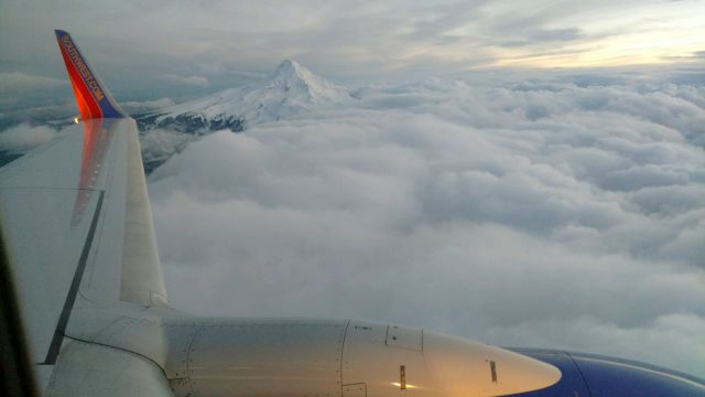 N272WN — - Approaching KPDX from KDEN. Mt Hood off left wing. Photo by Steve Carlson