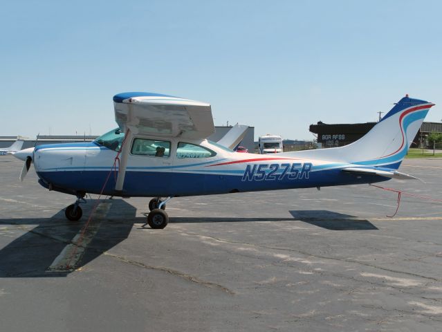 Cessna 152 (N5275R) - A nice Skylane with retractable landing gear.