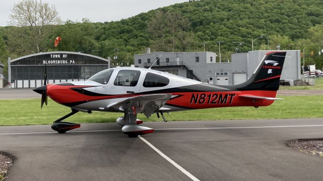 Cirrus SR-22 (N812MT)