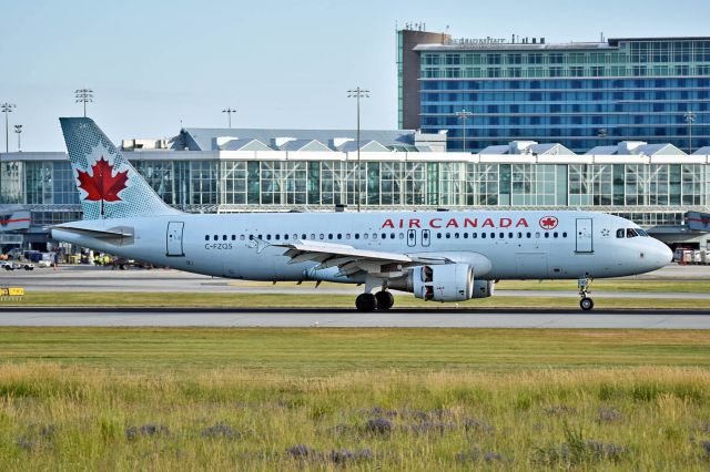 Airbus A320 (C-FZQS)