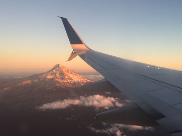 Boeing 737-900 —