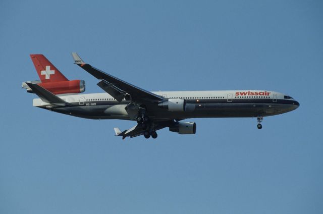Boeing MD-11 (HB-IWB) - Final Approach to Narita Intl Airport Rwy34 on 1992/01/15