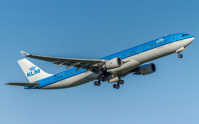 Airbus A330-300 (PH-AKE) - KLM32 heads home to Amsterdam