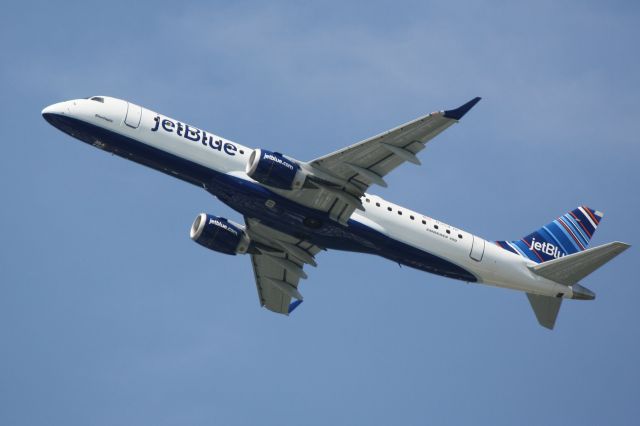 Embraer ERJ-190 (N354JB) - JetBlue Flight 164 (N354JB) "Bluetopia" departs Sarasota-Bradenton Interantional Airport enroute to John F Kennedy International Airport