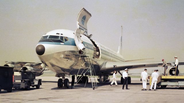 Boeing 707-300 (N445PA) - Pan Am B707-321C N445PA in 1968 at Düsseldorf (EDDL)