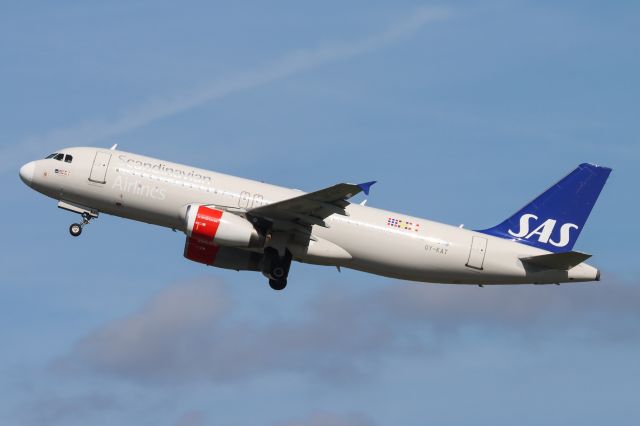 Airbus A320 (OY-KAT) - SK540 departing to CPH