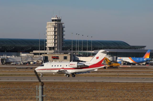 Canadair Challenger (N68UW) - Taken at airport viewing area, just after the Wisconsin aircraft landed.