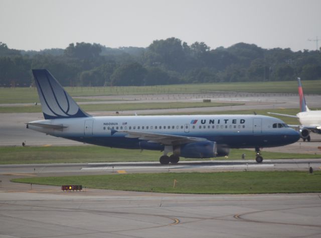 Airbus A319 (N808UA) - Taxiing at MSP on 07/31/2011