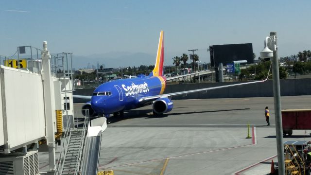 Boeing 737-700 (N565WN) - Pulling into Terminal 1 Gate 15 at LAX, arriving from KMSY, New Orleans