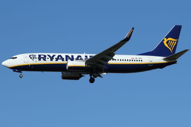 Boeing 737-800 (SP-RSC) - 19/11/2021:  Flight from Sofia, Bulgaria, on final to runway 21.