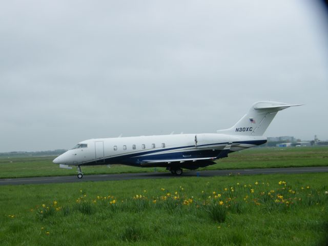 Bombardier Challenger 300 (N30XC) - N30XC BOMBARDIER BD-100-1A10  SN 20228 OF LJY AVIATION ON   08-04-2011 EX C-FUJX HEX CODE IS A31F09 Taxing for dep to KBGR