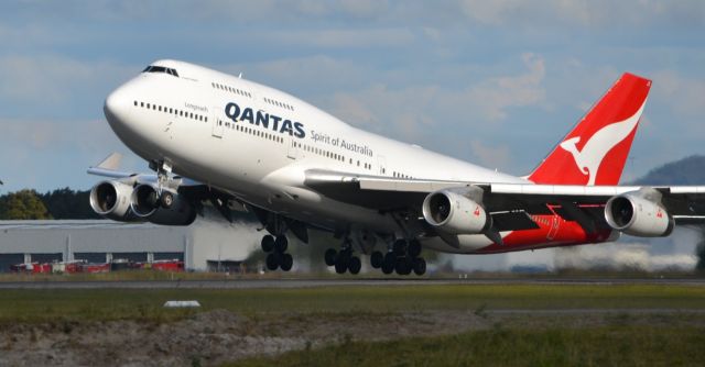 Boeing 747-400 (VH-OJT) - Takeoff from Brisbane on a spring afternoon.