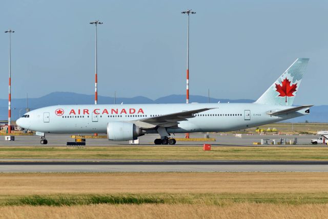 BOEING 777-200LR (C-FIUA)