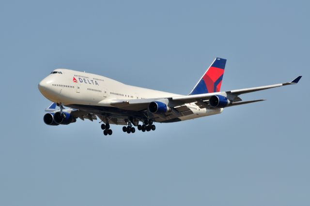 Boeing 747-400 (N669US) - 2012/3/27