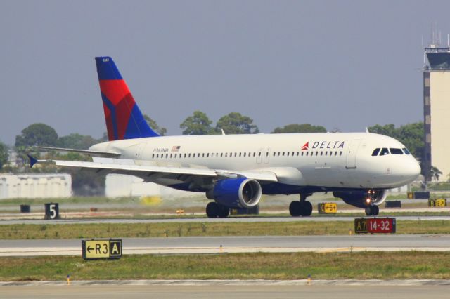 Airbus A320 (N363NW) - Delta Flight 1146 (N363NW) arrives on Runway 14 at Sarasota-Bradenton International Airport following a flight from Detroit Metro/Wayne County International Airport