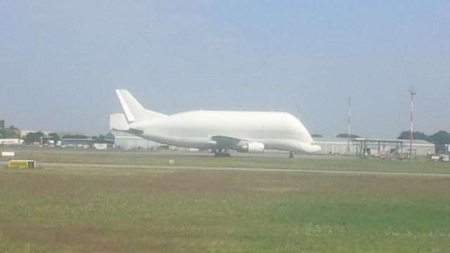 — — - un A300-600ST neuf ............Nantes 07/2013