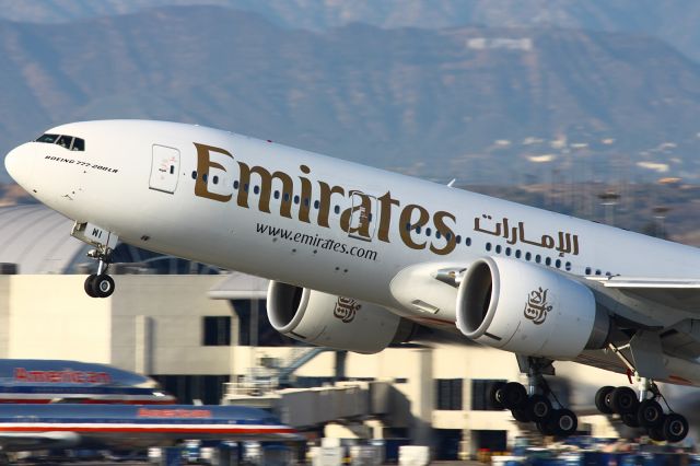 BOEING 777-200LR (A6-EWI) - Even got lucky with the hollywood sign in the back.