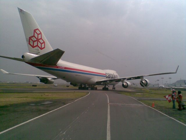 Boeing 747-400 (LX-FCV)