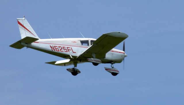 Piper Cherokee (N625FL) - On final is this 1971 Piper Cherokee PA-28-140 in the Summer of 2019.