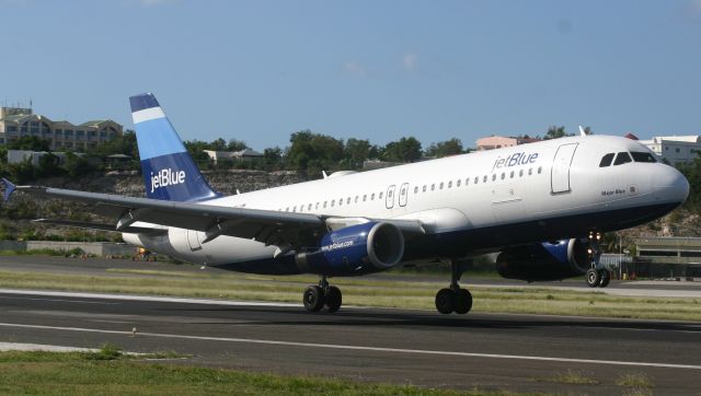 Airbus A320 (N633JB)