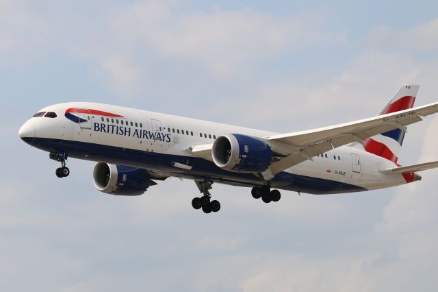 Boeing 787-8 (G-ZBJE) - Short final Rwy 23 Pearson.