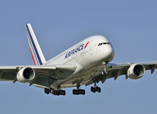 Airbus A380-800 —