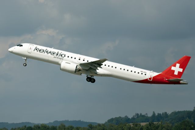 EMBRAER ERJ-190-400 (HB-AZL)