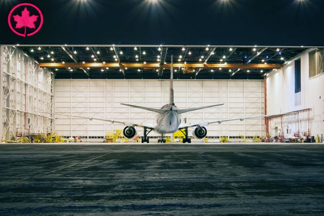 BOEING 777-300ER (C-FITL)