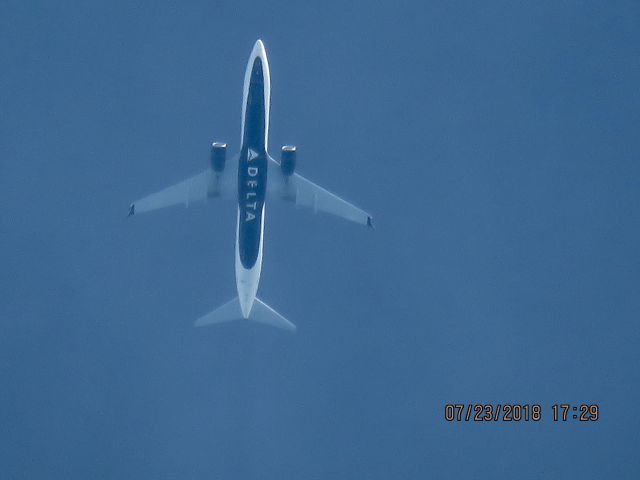 Boeing 737-900 (N896DN)