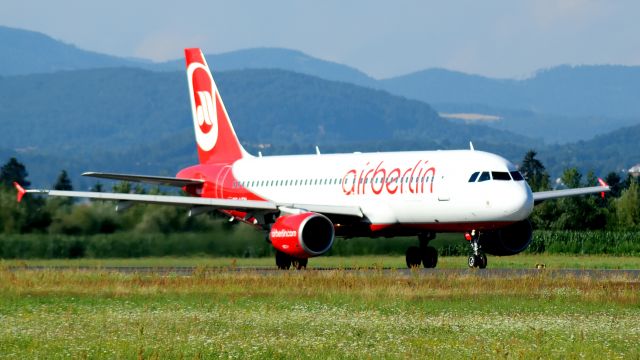 Airbus A320 (OE-LEN) - OE-LEN  Airbus A320-214 - jul 09,2016 -  Graz/Austria