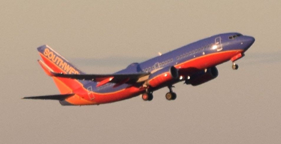 Boeing 737-700 —